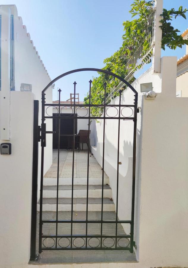 Moradia Geminada V0 - Localizacao Central - Privada Quarteira Exteriér fotografie