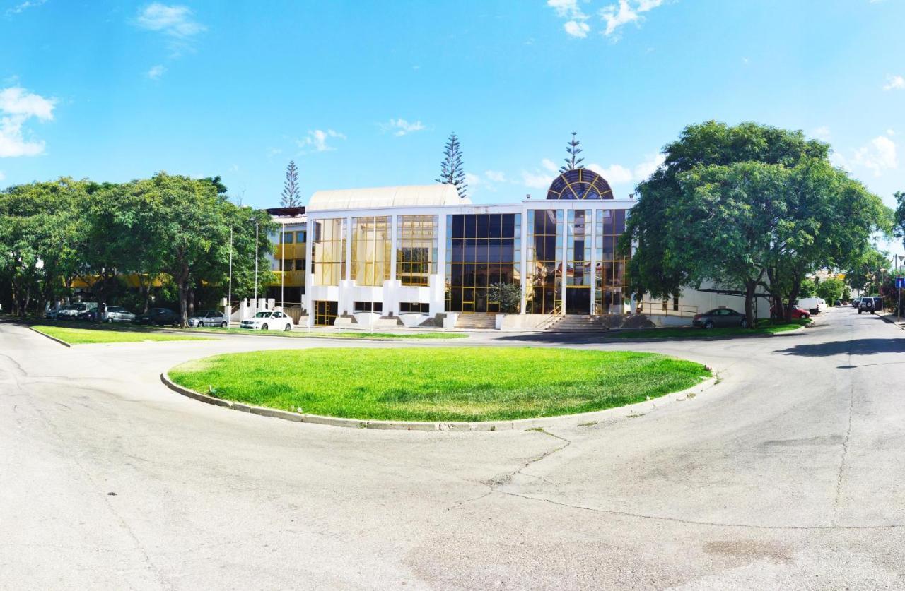 Moradia Geminada V0 - Localizacao Central - Privada Quarteira Exteriér fotografie