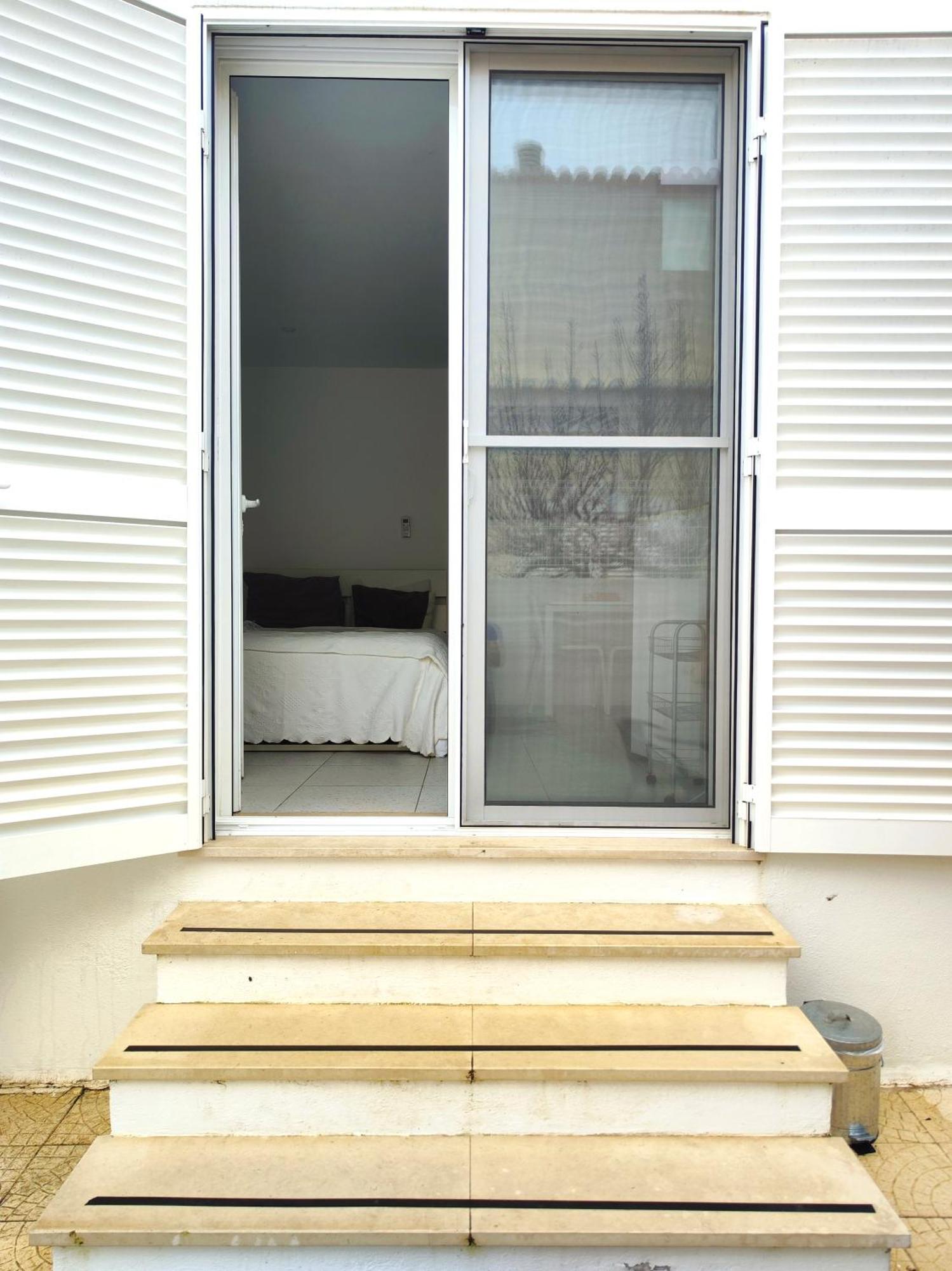 Moradia Geminada V0 - Localizacao Central - Privada Quarteira Exteriér fotografie